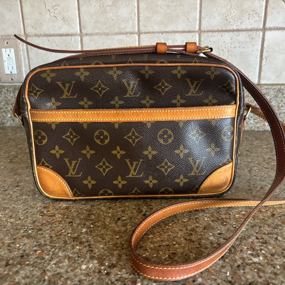 Authentic Louis Vuitton TROCADERO27